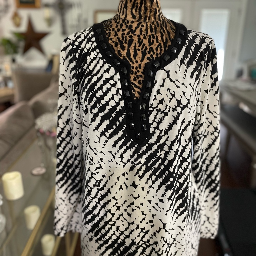 Dana Buchman Black and White Patterned Blouse